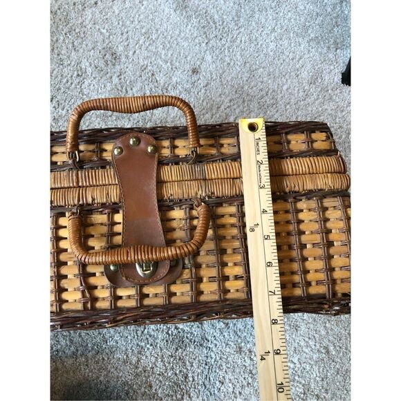 Vintage Women’s Brown Picnic Wicker Basket with Red and White Gingham Plaid Lini - Picture 14 of 15